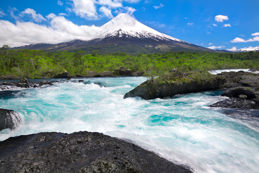 Amazing natural wonders Orsono-www.istockphoto.comgbphotoosorno-volcano-in-chilean-lake-district-gm155286989-18883632-nicolamargaret