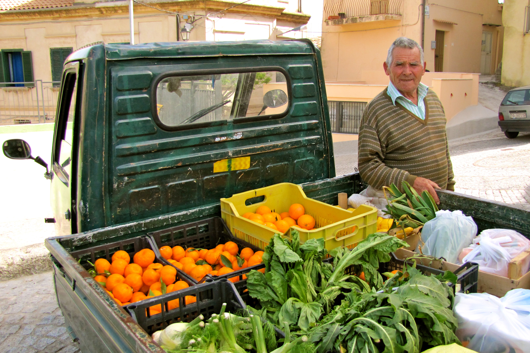 la dolce vita in Italy Antonio,-local-fruit-and-vegetable-vendor-§