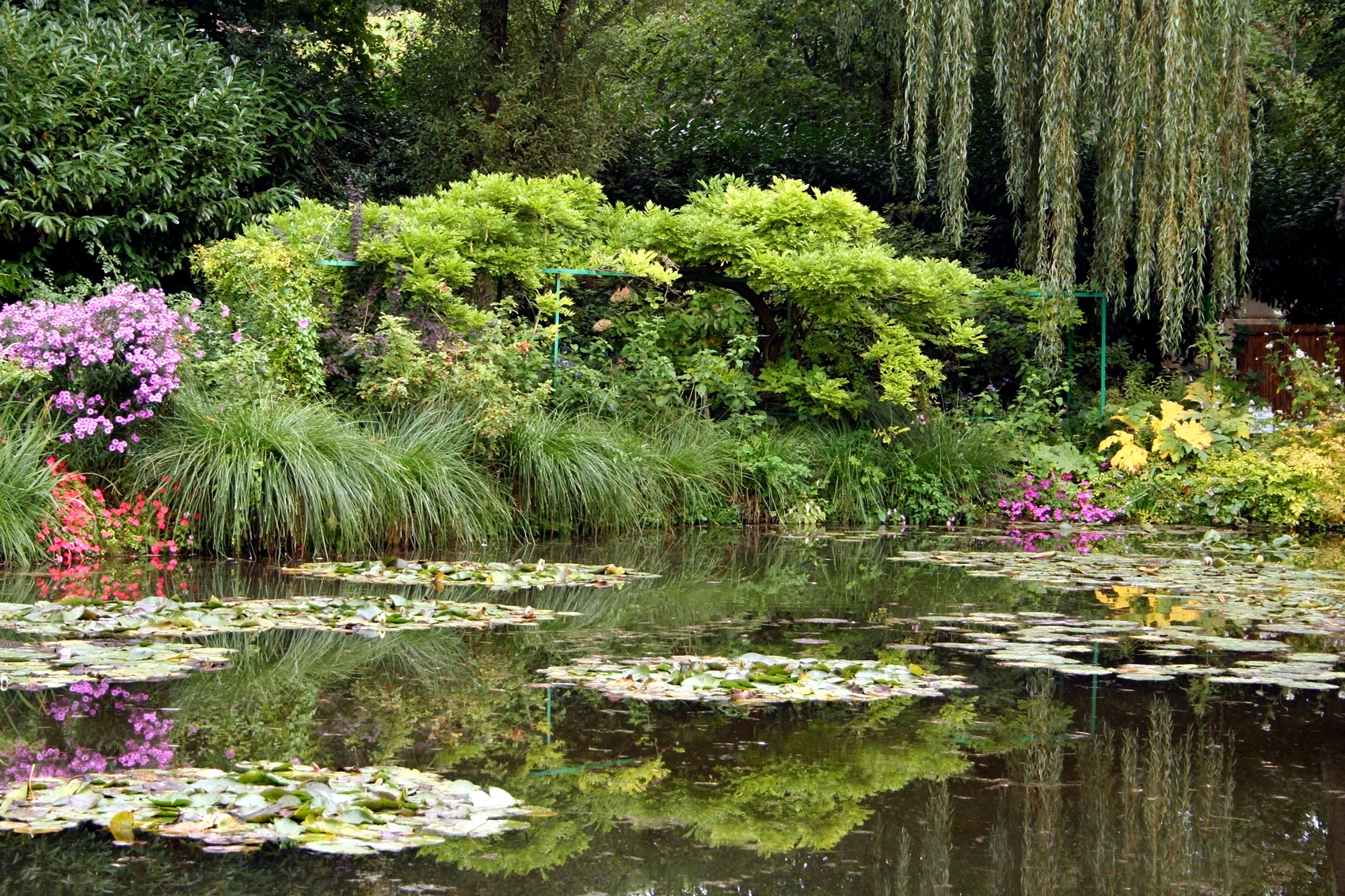 Find Your Happy Place Giverny-www.istockphoto.com_gb_photo_claude-monets-lily-pond-giverny-france-gm117632204-8208140-Deb22