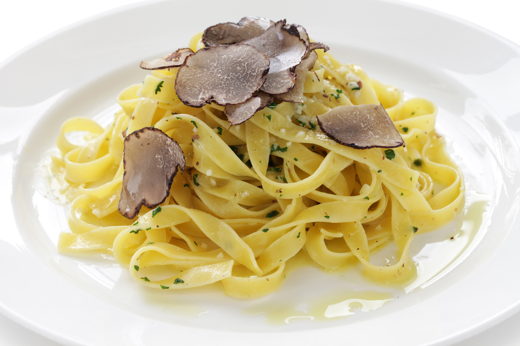 Italian recipes Truffle-taglieatelle-www.istockphoto.comgbphototagliatelle-with-truffles-gm158337757-22422409-bonchan