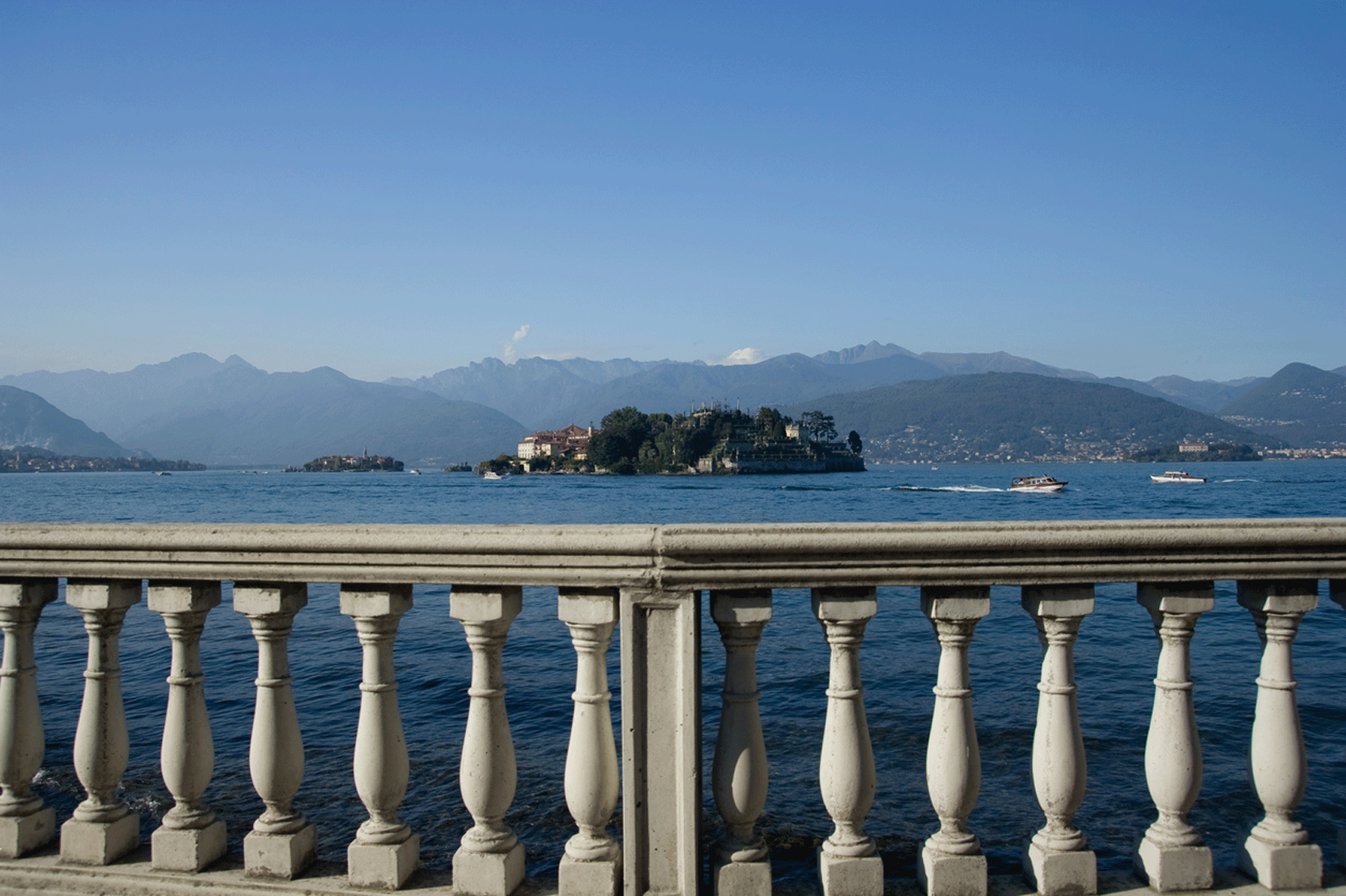 Brochure Lago-Maggiore-www.istockphoto
