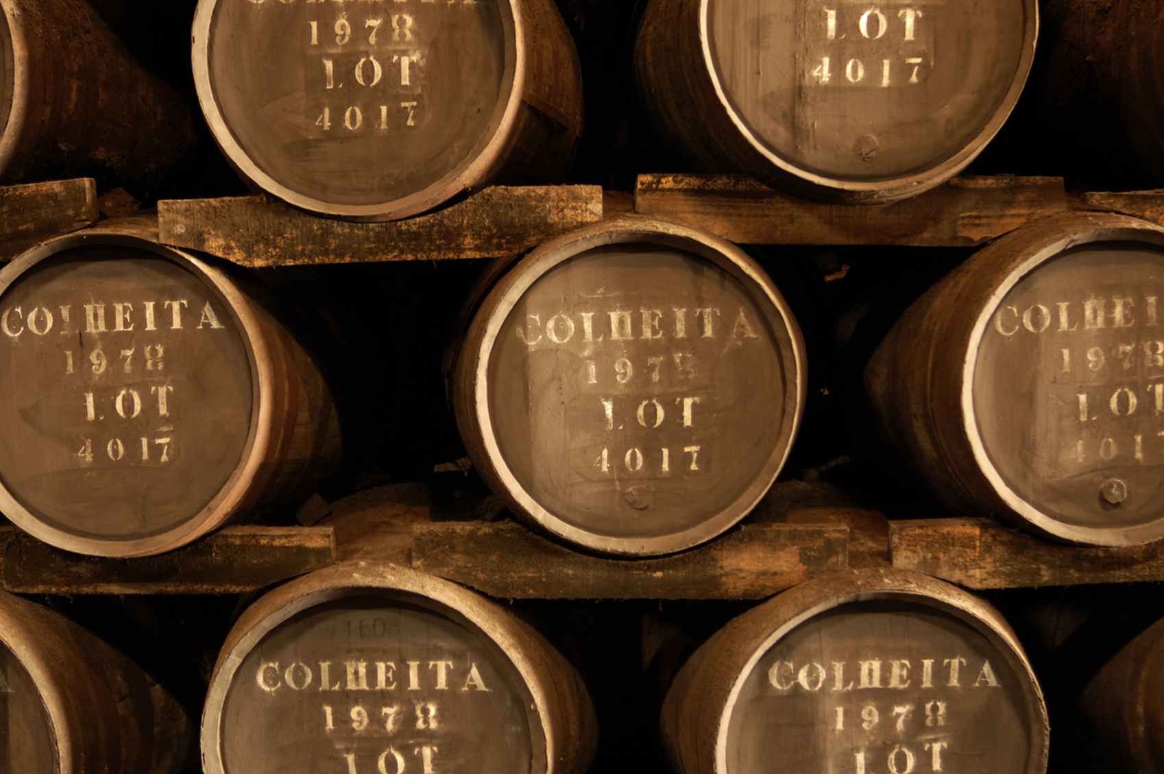 Travel experience Port-www.istockphoto.comgbphotowine-barrels-gm170616339-3512224-Abeleao