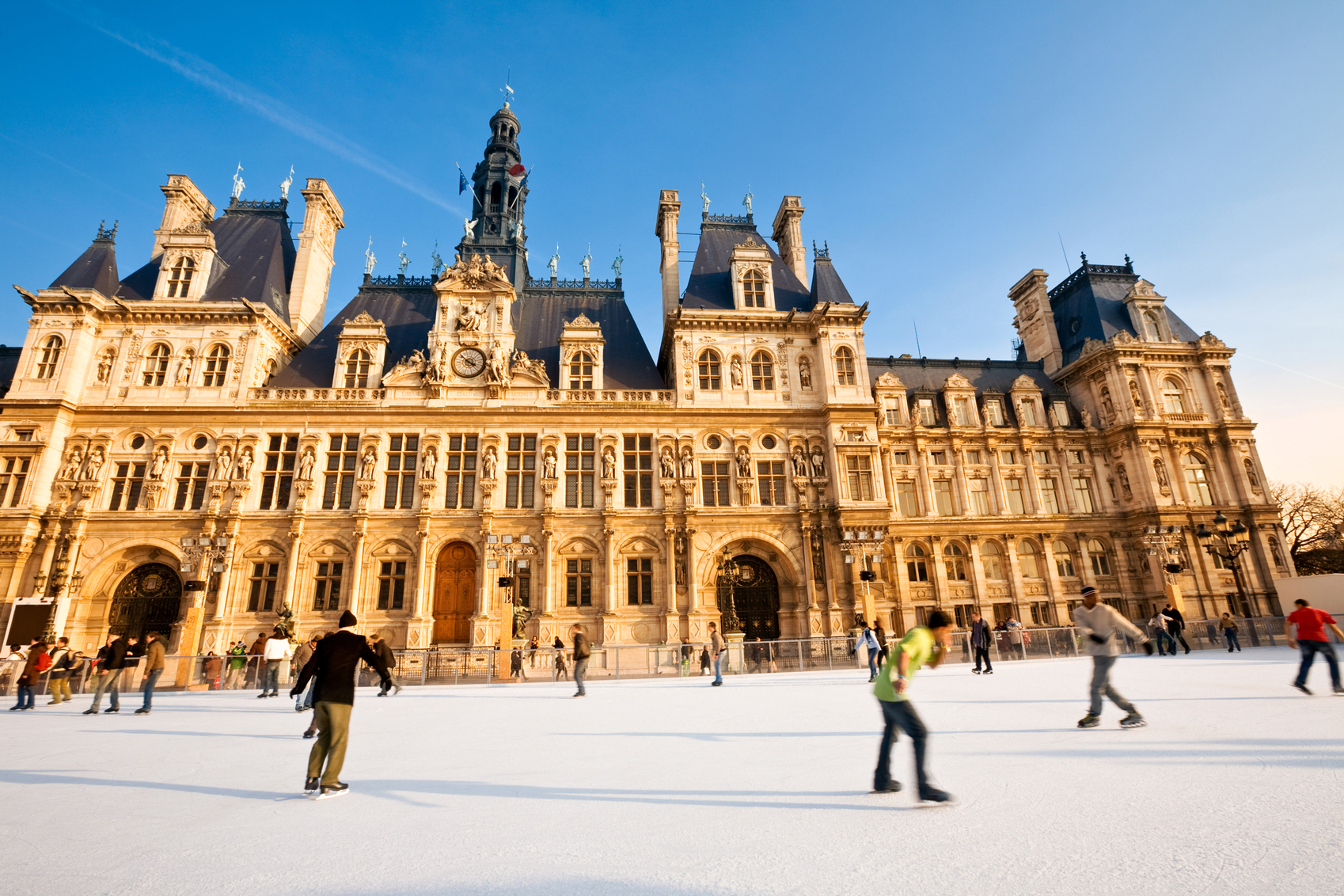 Paris in winter Skating-Paris-www.istockphoto.com_gb_photo_paris-winter-skating-france-gm157399699-7980960-benedek