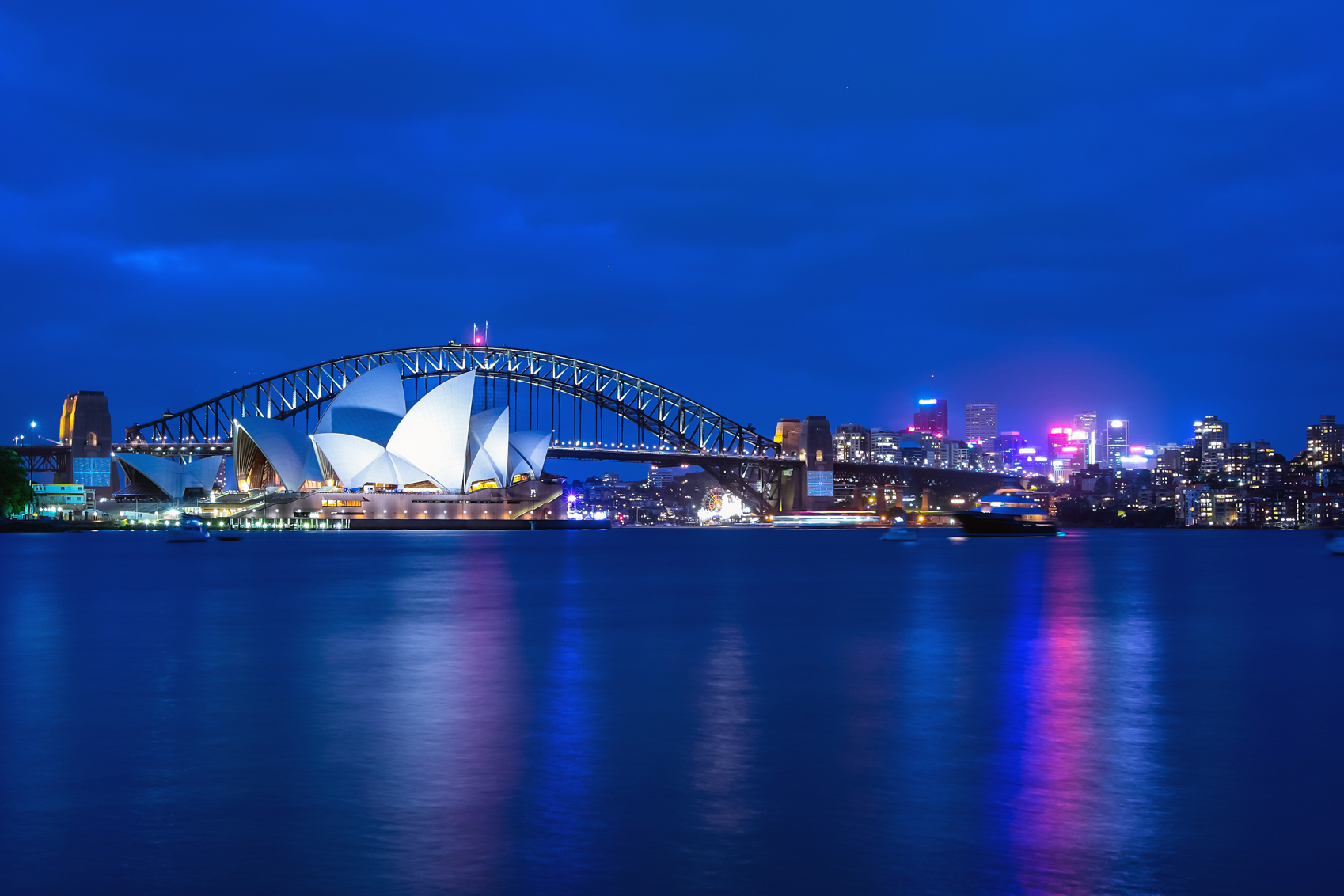 sydney opera house at night