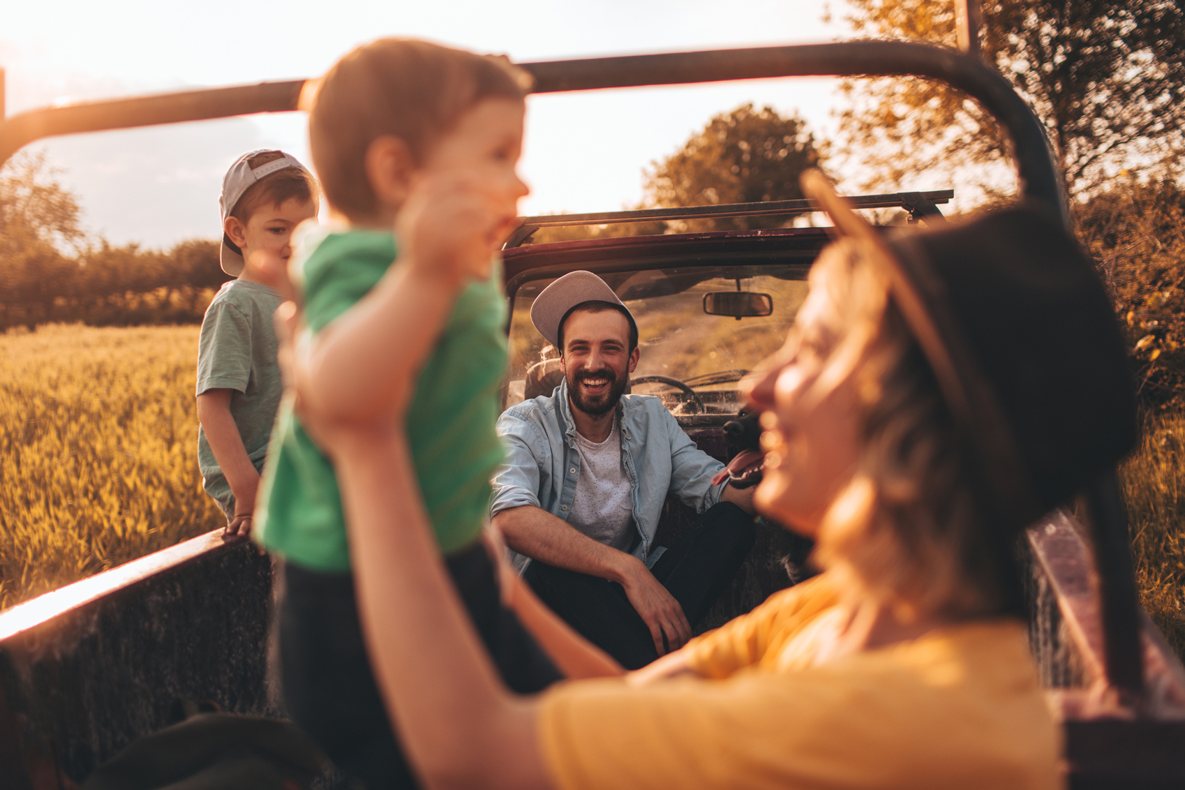 Travel Horoscope Safari-www.istockphoto.comgbphotofamily-on-a-road-trip-gm694040466-128446173-AleksandarNakic