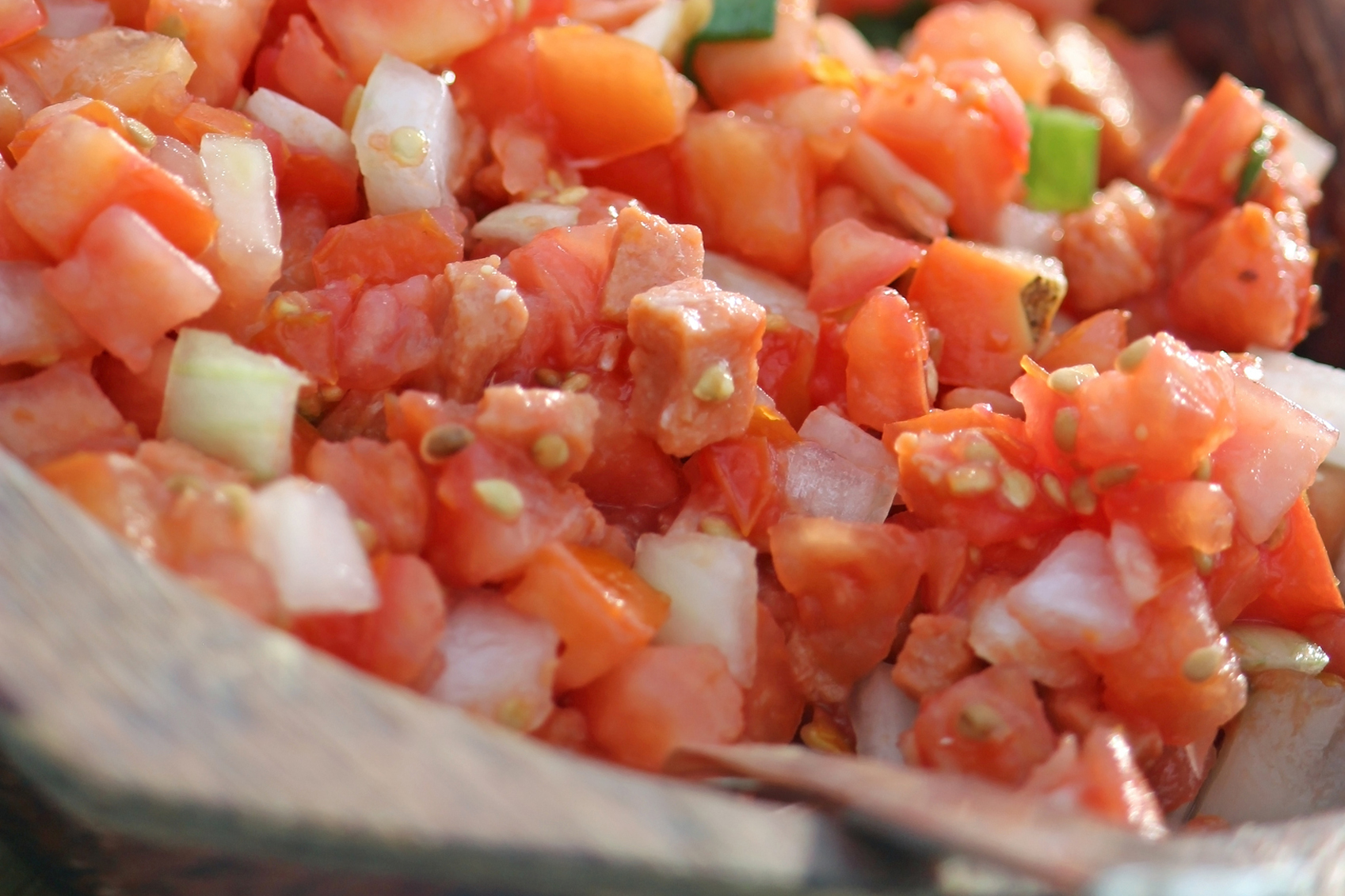 Hawaiian dishes Lomi-Salmon-www.istockphoto.comgbphotohawaiian-lomi-salmon-tomato-salad-gm502857707-44219520-crisserbug