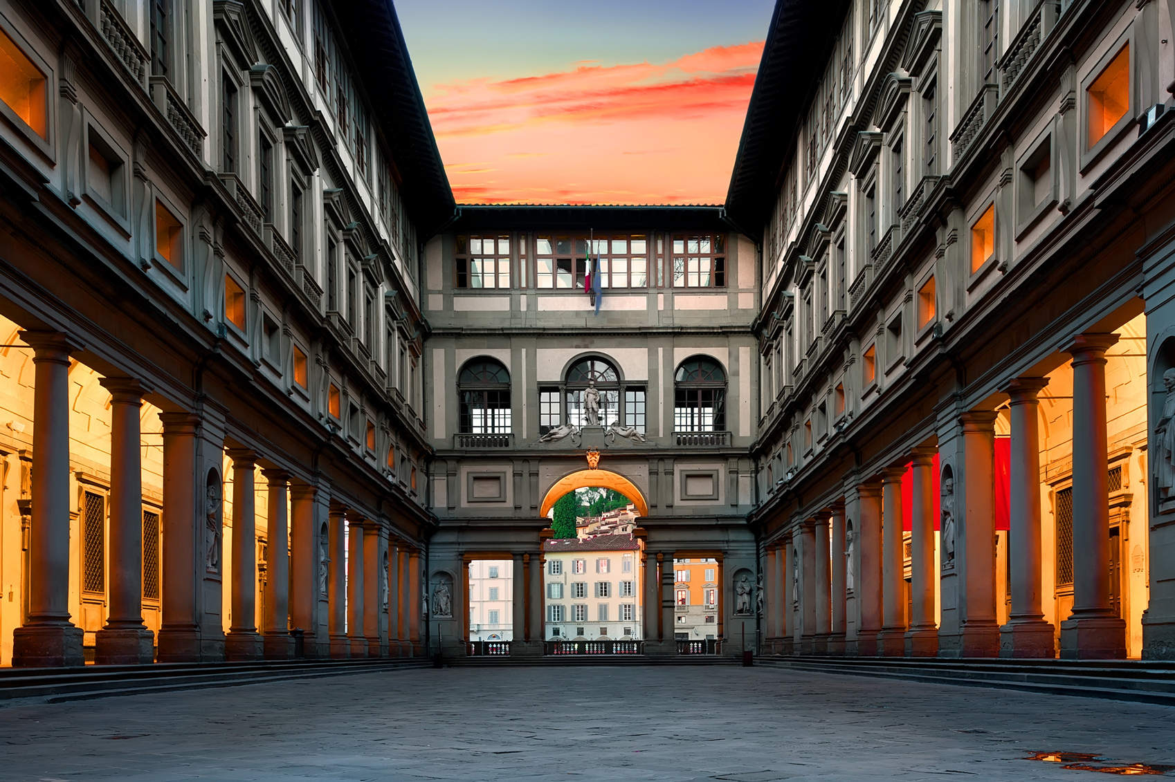 Guide to Florence Piazzale-degli-Uffizi-www.istockphoto.com_gb_photo_piazzale-degli-uffizi-gm619270892-107971457-Givaga