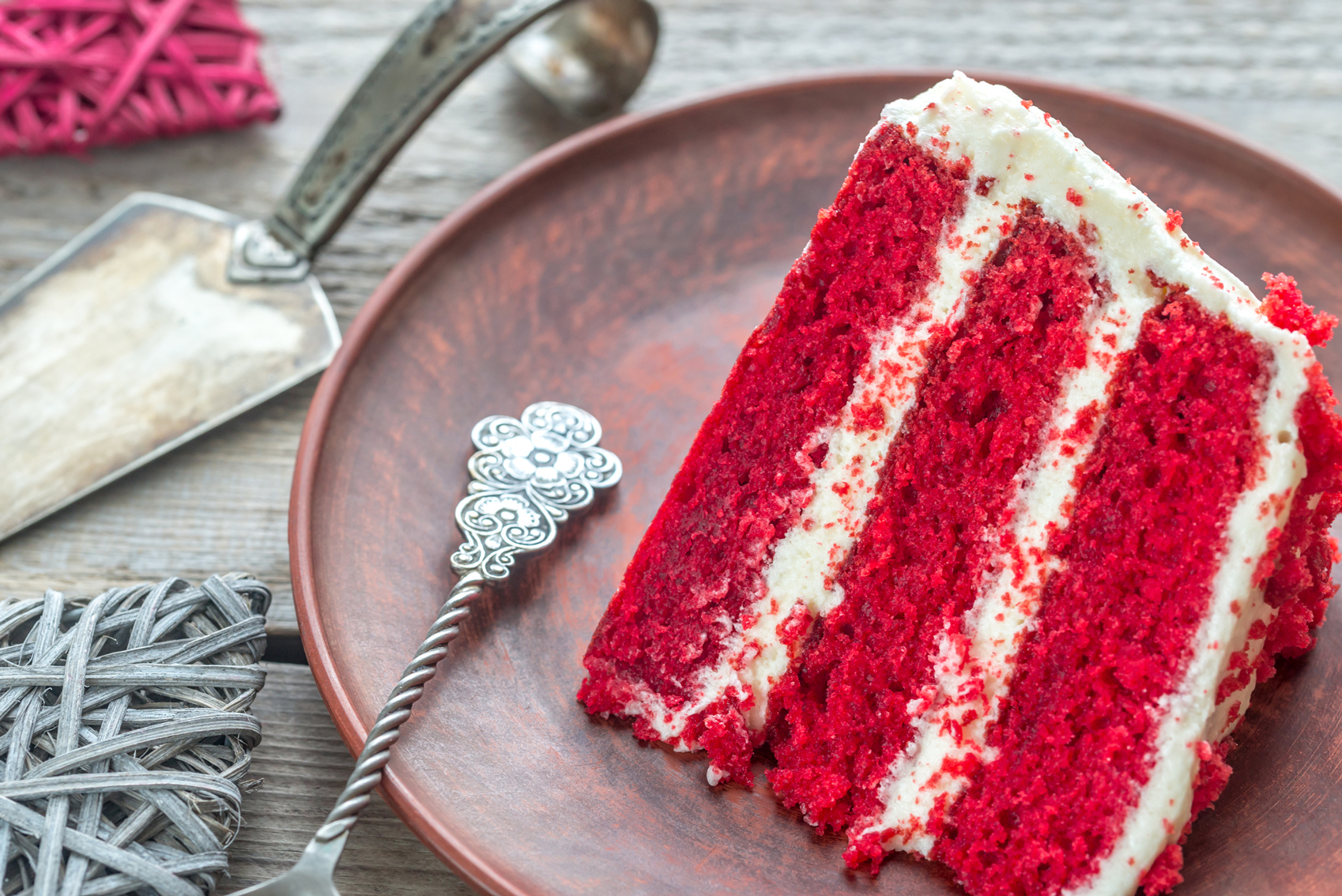 Colourful foods Red-Velvet-Cake-Plate-www.istockphoto.com_gb_photo_red-velvet-cake-on-the-plate-gm641008874-116121077-AlexPro9500