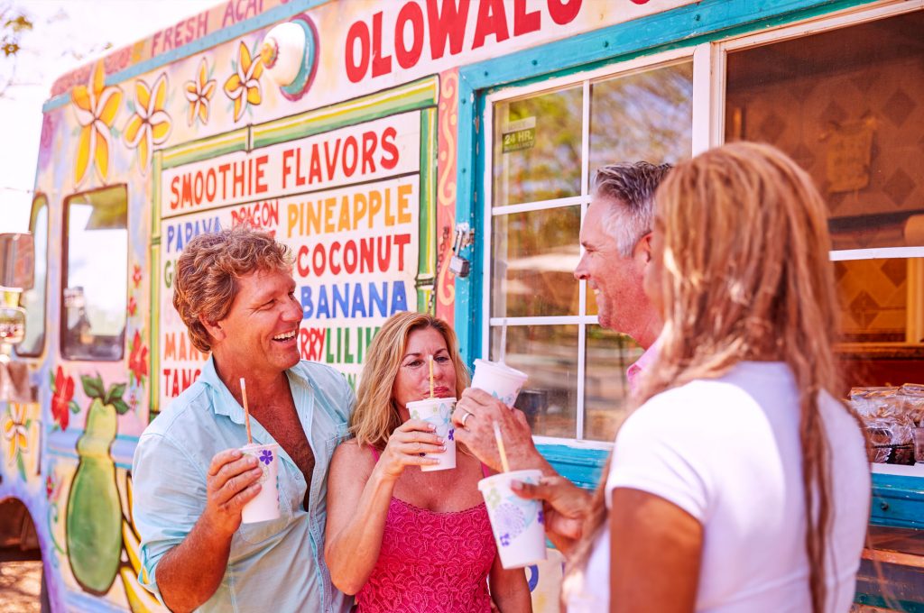 Trafalgar guests enjoying smoothies in Hawaii