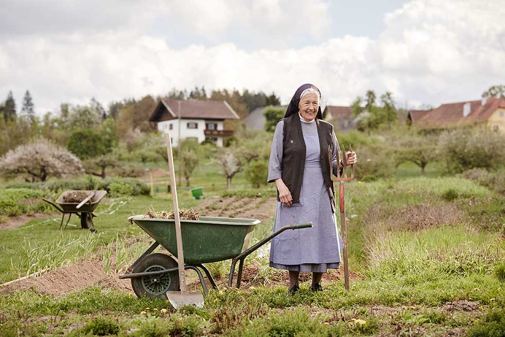 kloster wernberg field woman