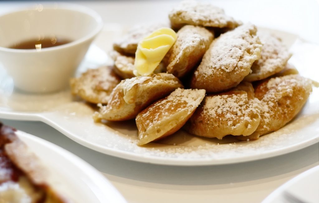 poffertjes (mini pancakes)