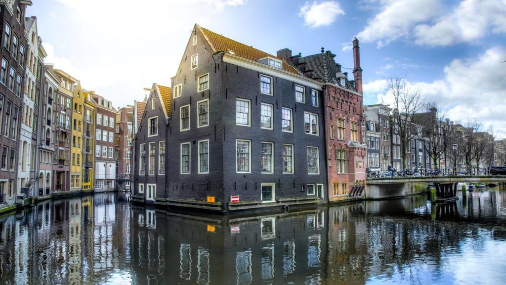 traditional houses canals amsterdam netherlands