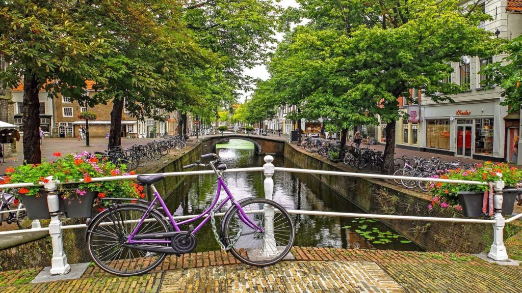 bicycle canal netherlands