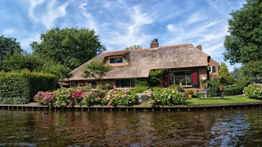 traditional house giethoorn netherlands