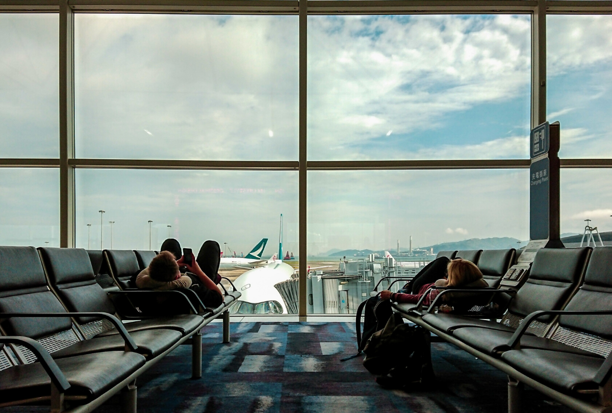 social distance in airports - airplane etiquette