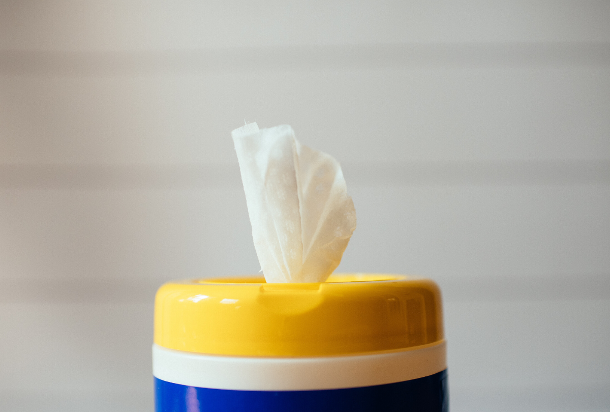 anti-bacterial wipes airplane etiquette