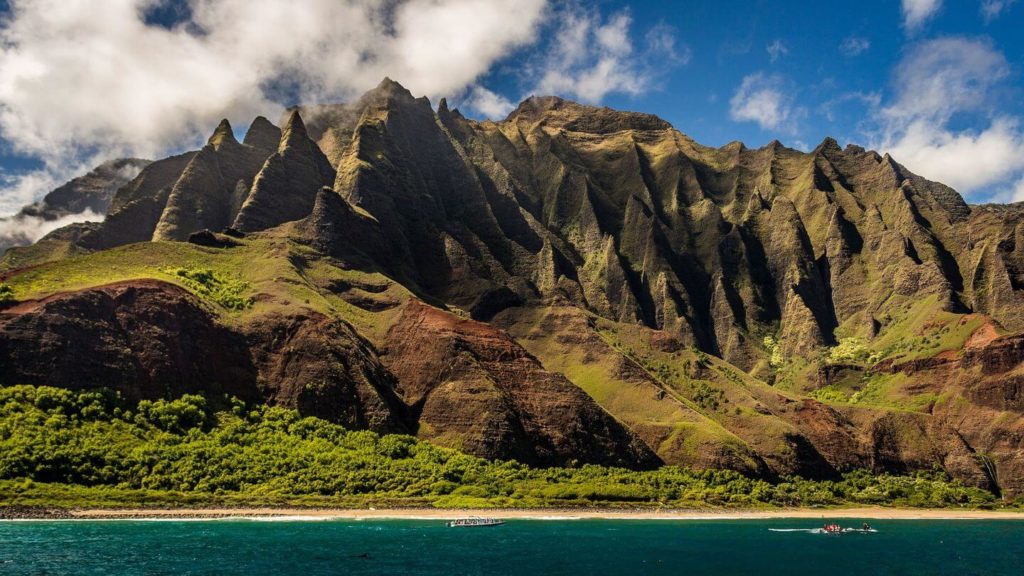 green mountains ocean Hawaii USA travel bucket list