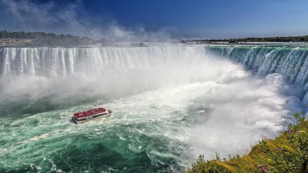 boat ride Niagara Falls USA travel bucket list