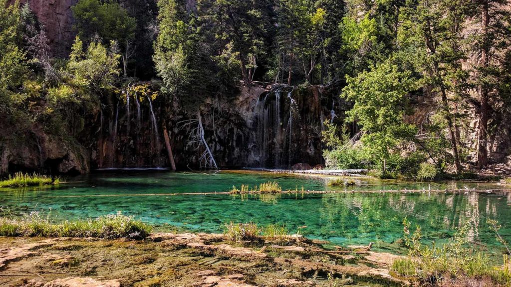 Hanging Lake in Colorado is one of the most beautiful american lakes