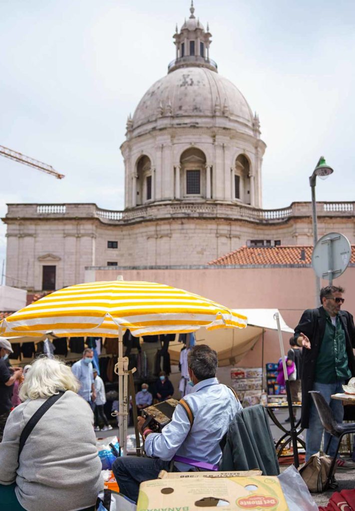 Feira da Ladra Lisbon