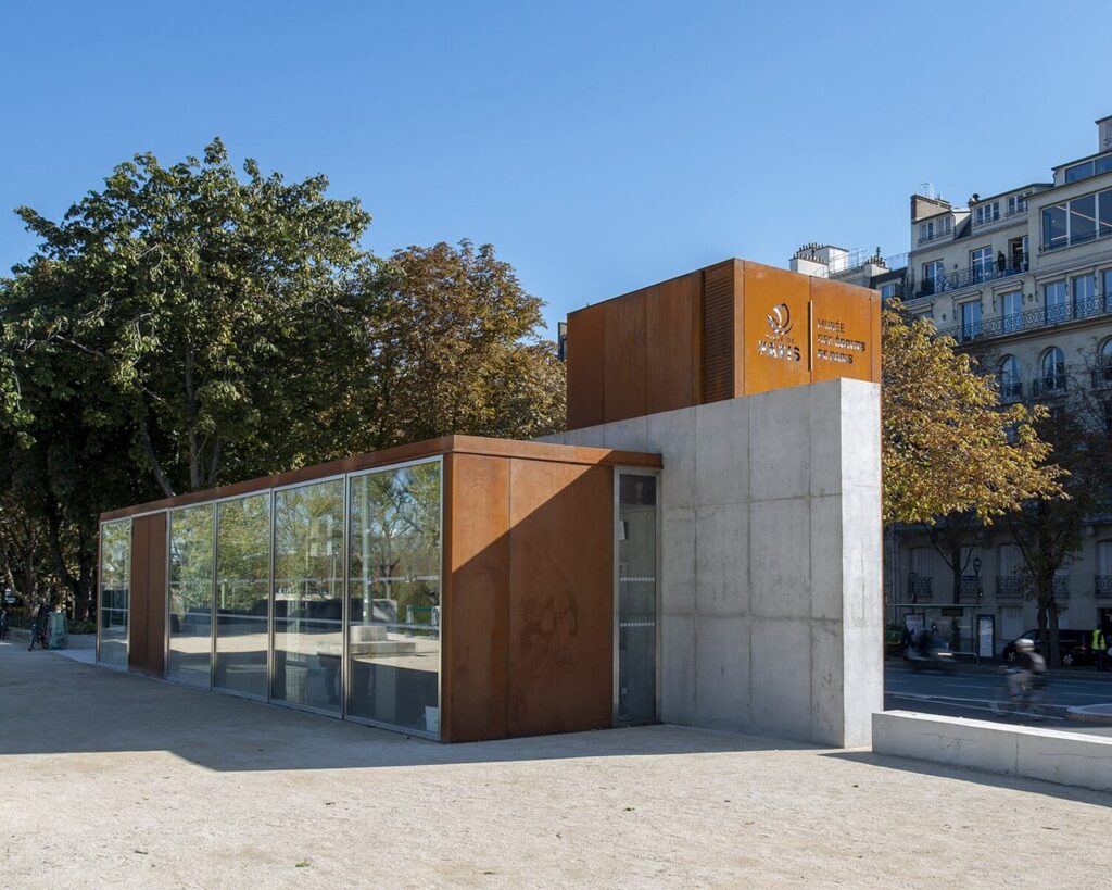 Exterior of a museum in the city of Paris.