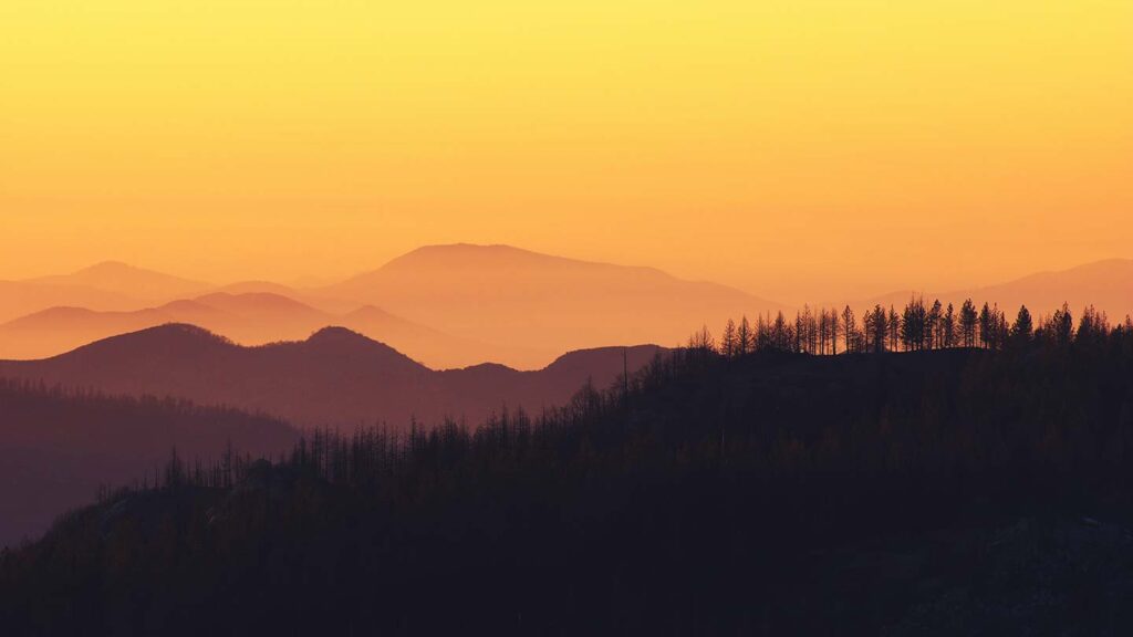 Sunset view over the hills of Kings Canyon National Park 