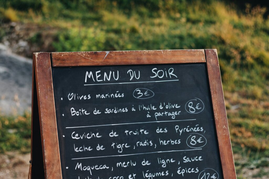 A menu is written in French on a chalkboard