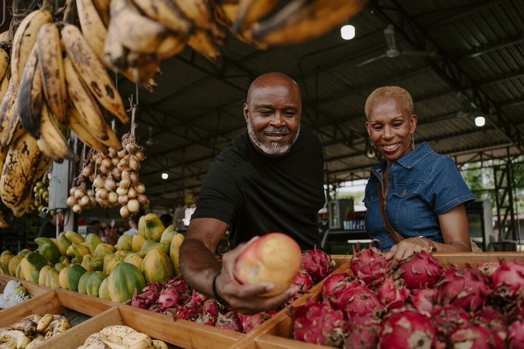 Cheryl and Al shop the fruit market