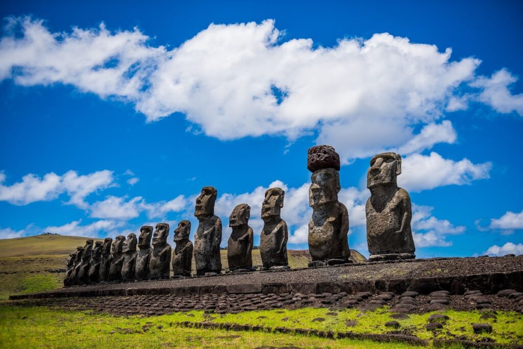 moai statues Easter Island facts