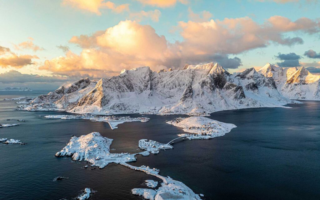 Sunrise over the stunning Islands and landscape of Lofoten

