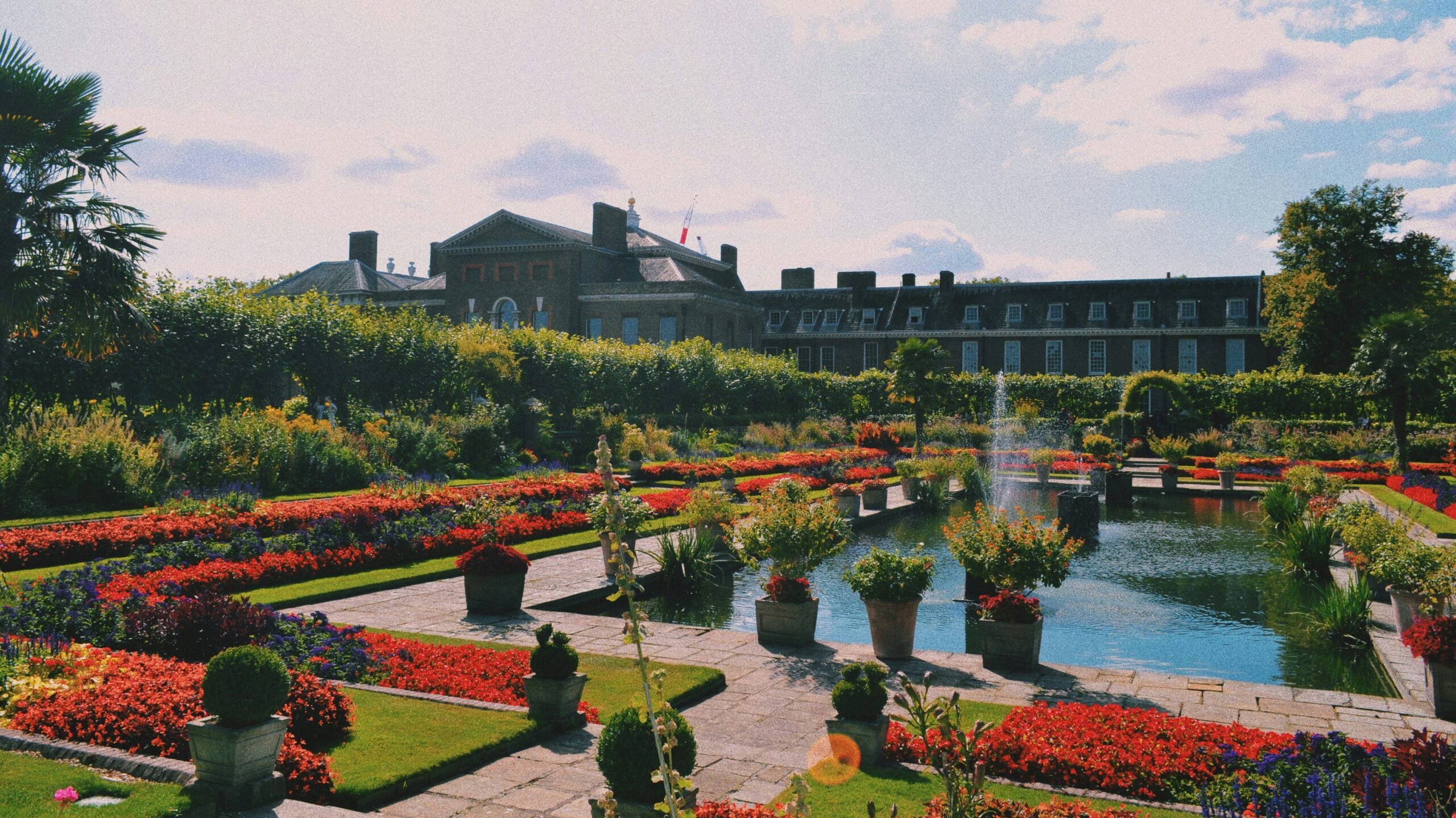 princess diana memorial fountain and gardens in kensington, london