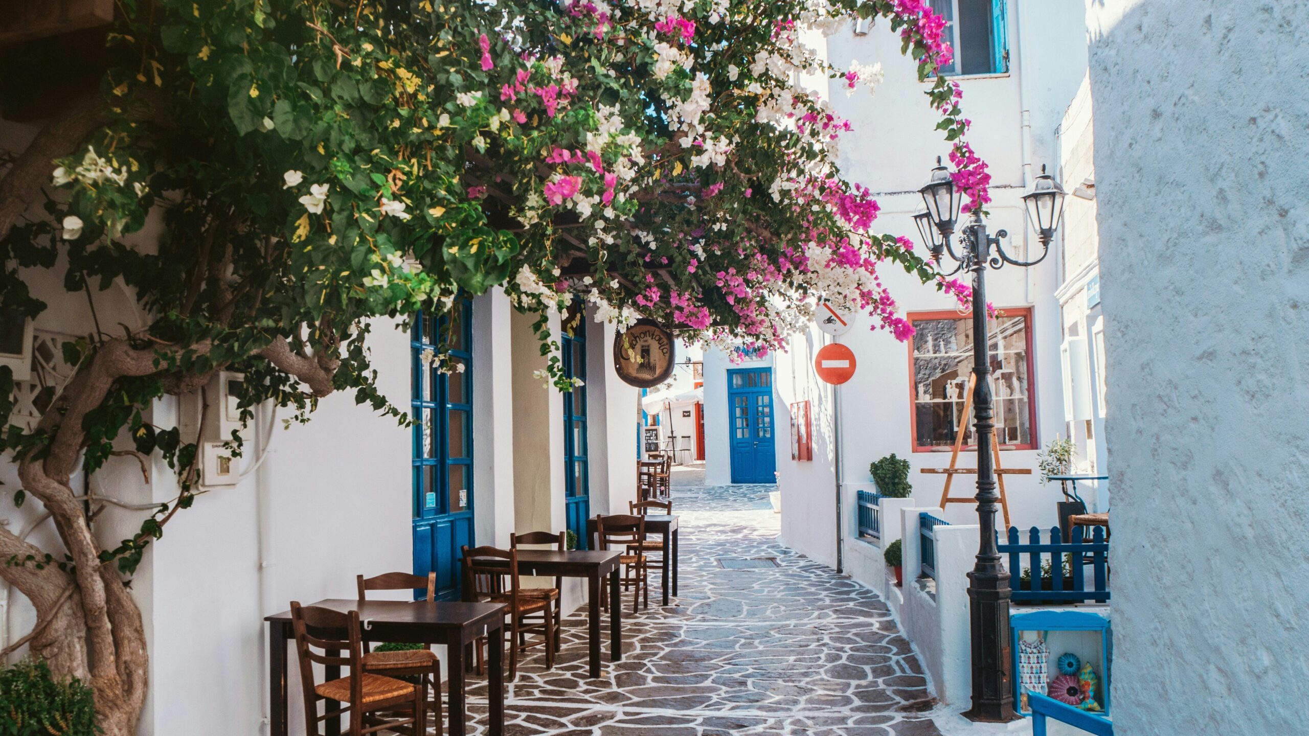 cobbled street in mykonos