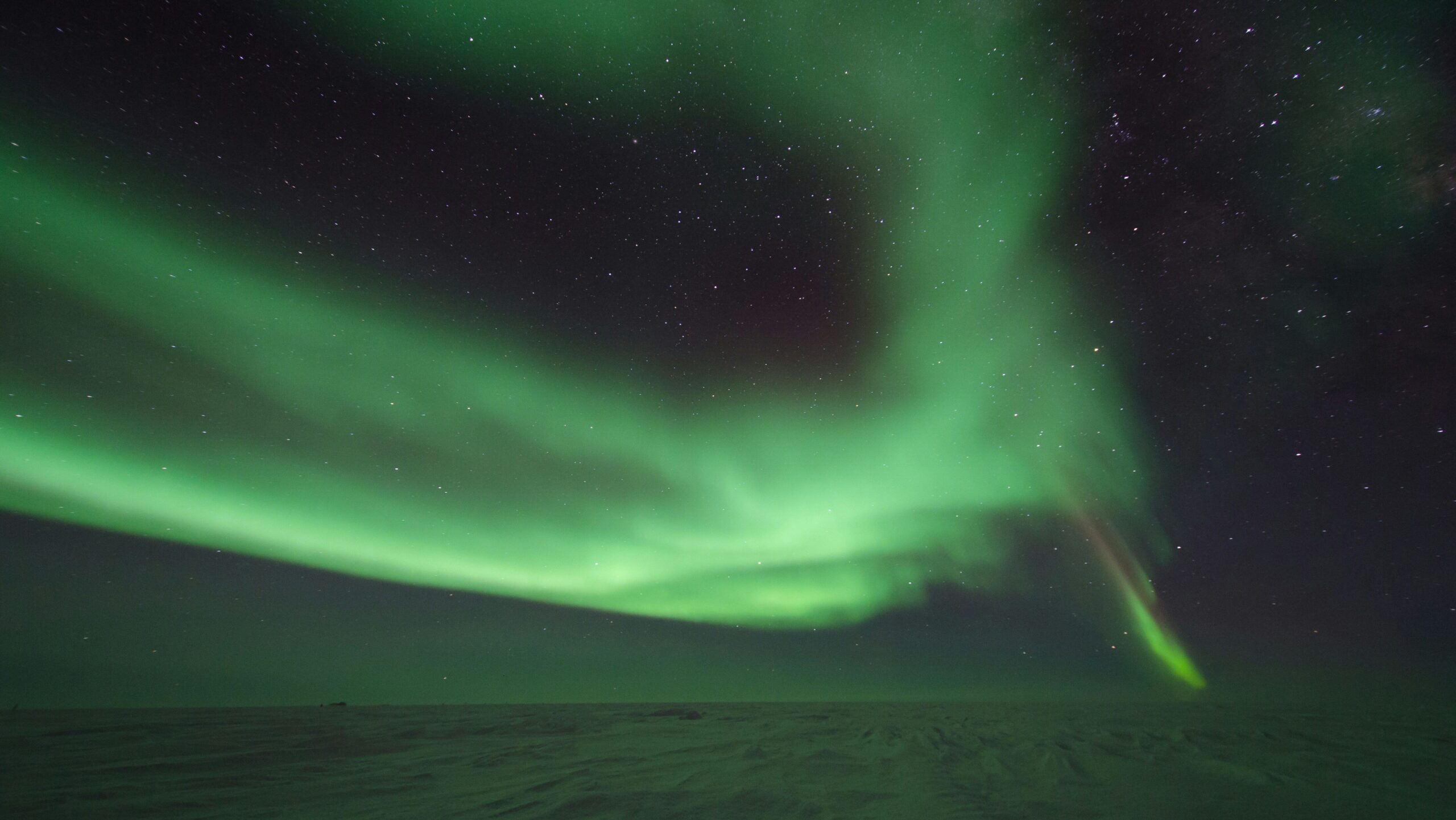 the southern lights in the night sky