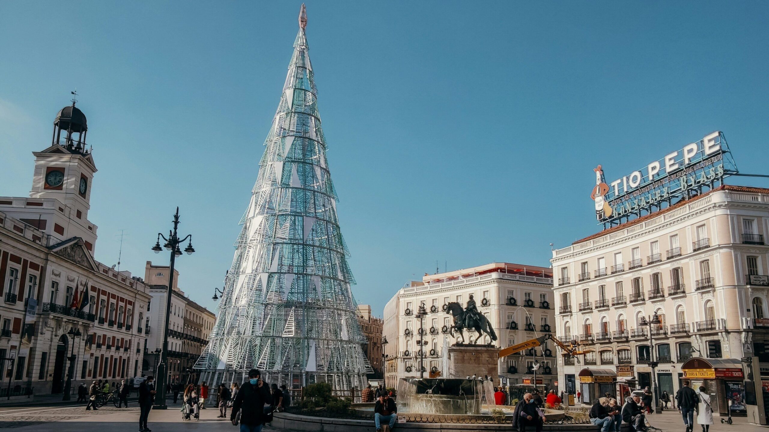 madrid christmas market tree