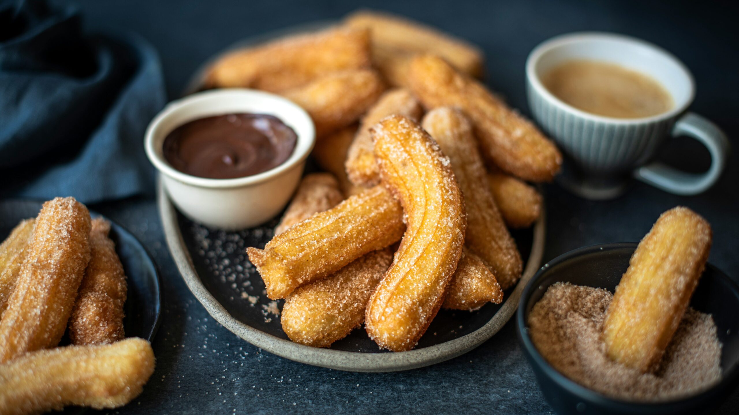 churros and chocolate sauce