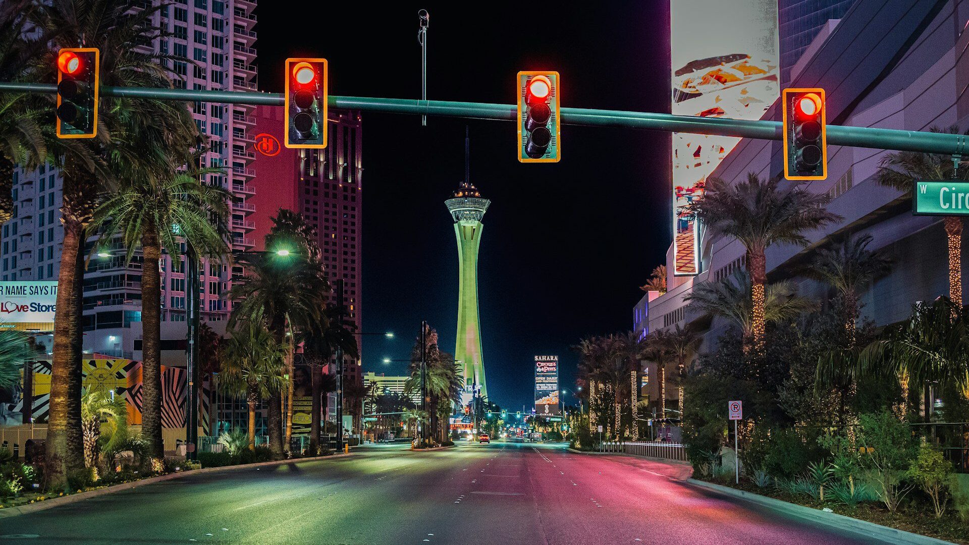 An empty Las Vegas strip at night