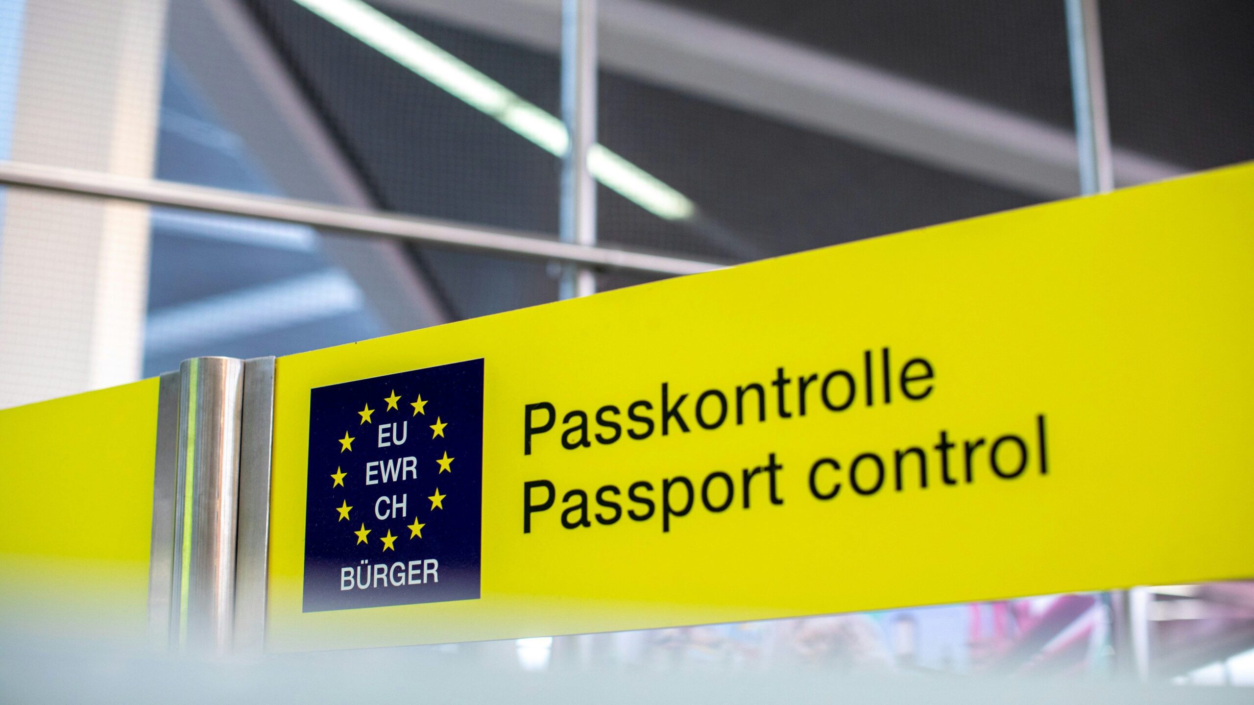 eu passport control sign