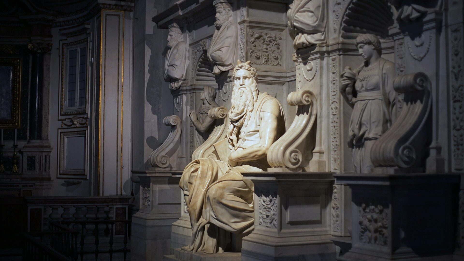 Illuminated statue of Michelangelo's Moses