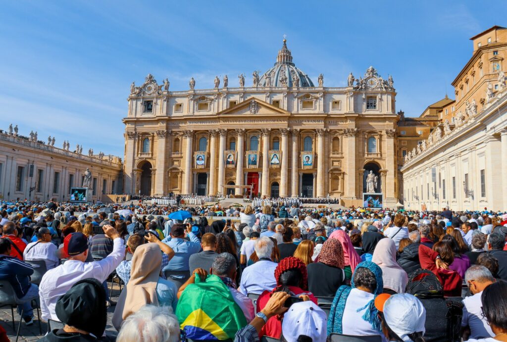 Crowd outside St Peter's basilica, Vatican City