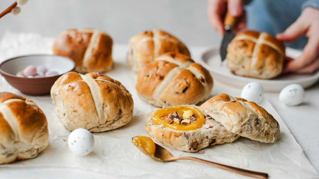 hot-cross buns with honey and nuts