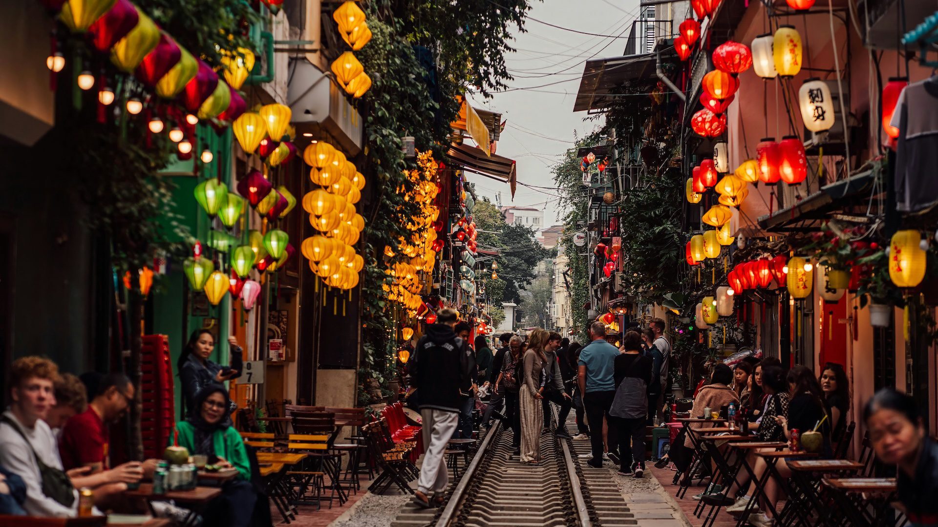 hanoi train street
