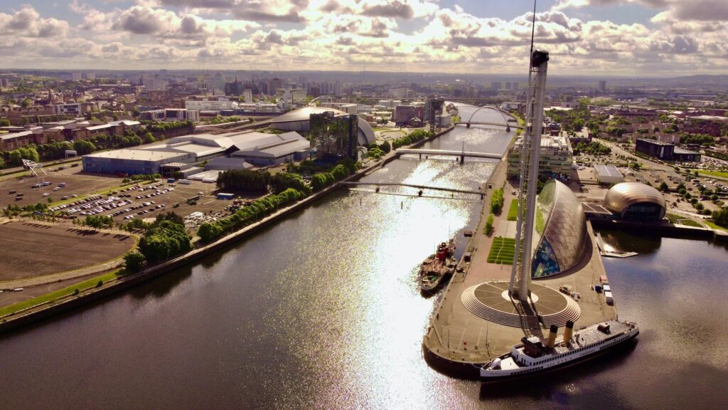 glasgow river and science museum