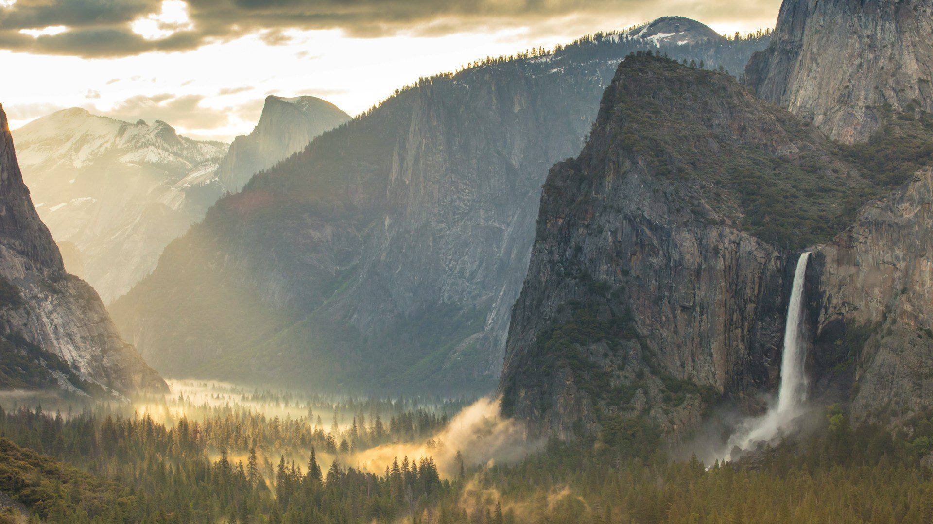 A dramatic scenic view of Yosemite Valley