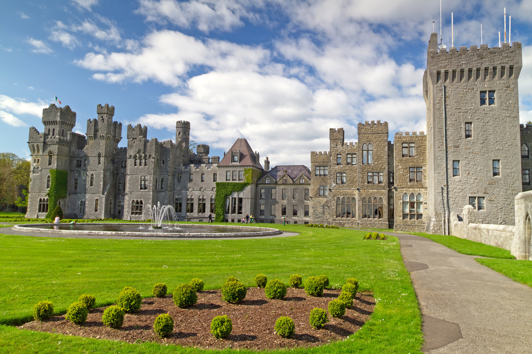 European castles Asford-www.istockphoto.comgbphotomedieval-ashford-castle-gm123678251-16781300-Mustang_79