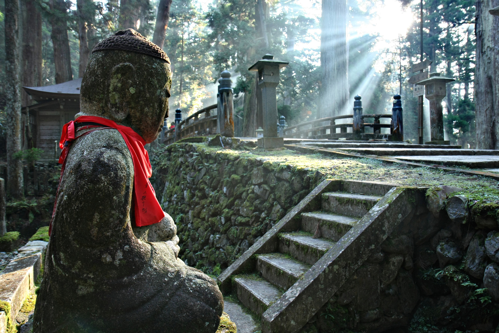 spiritual japan Mount-Koya-www.istockphoto.comgbphotookunoin-cemetery-in-mount-koya-gm185989706-28236538-ncousla