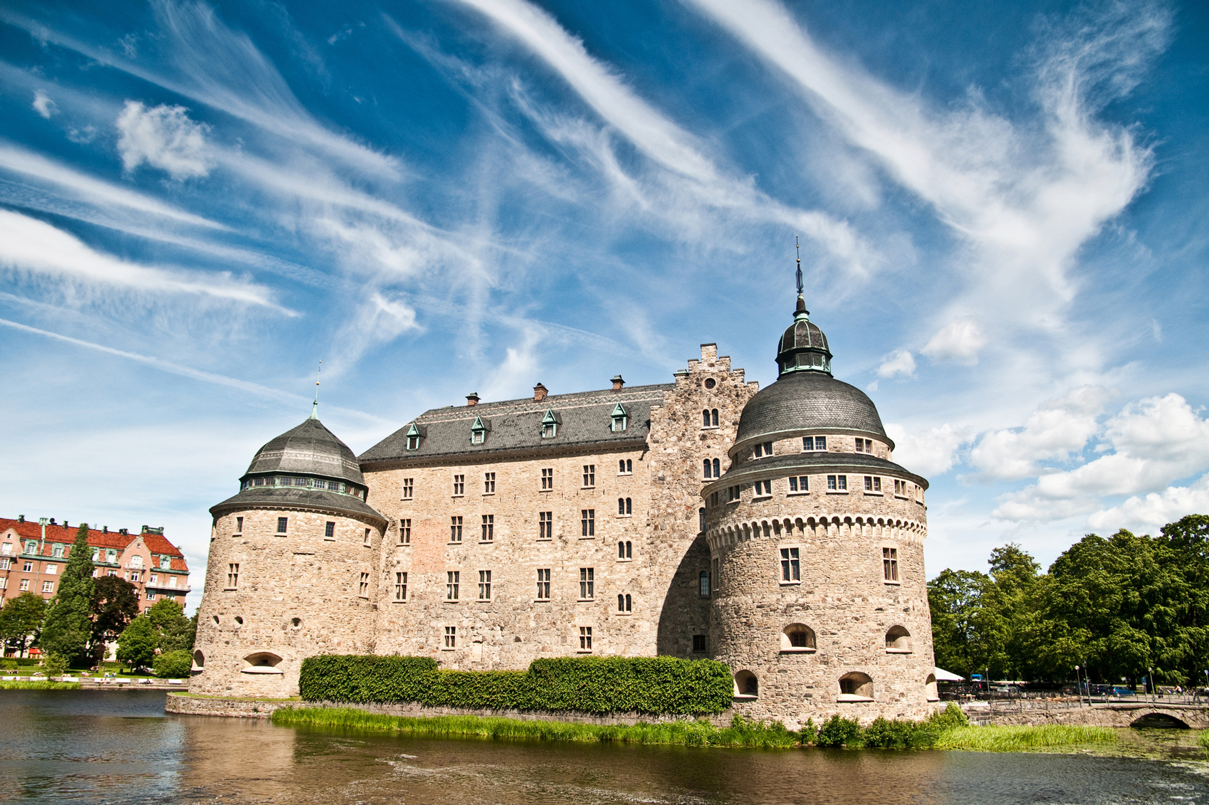 European castles orebro-Castle-www.istockphoto.comgbphoto214-rebro-castle-gm182824763-13521669-ferrantraite