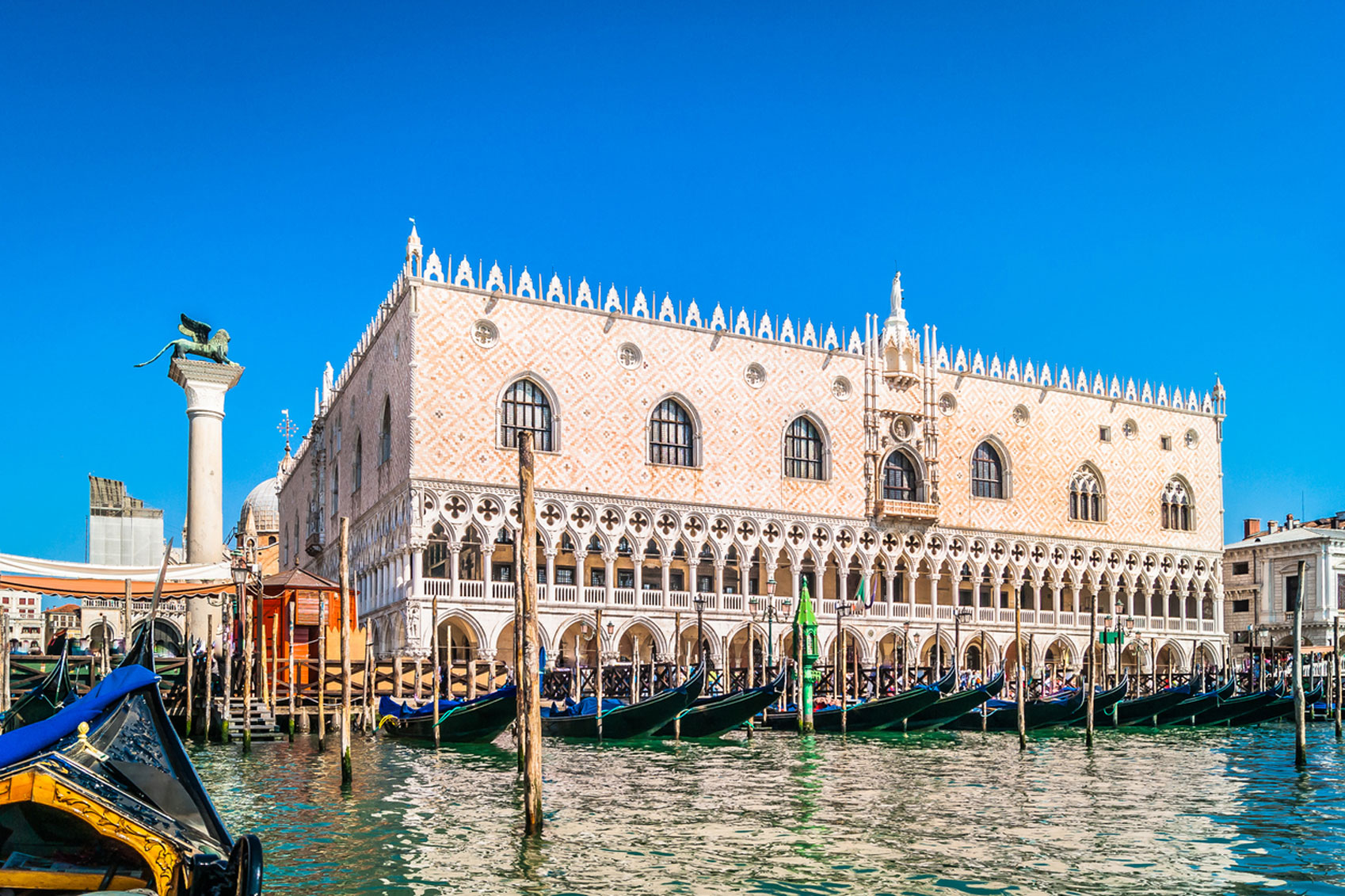 European landmarks Doges-Palace-Venice-www.istockphoto.comgbphotodoges-palace-venice-city-gm621122110-108401367-Dreamer4787