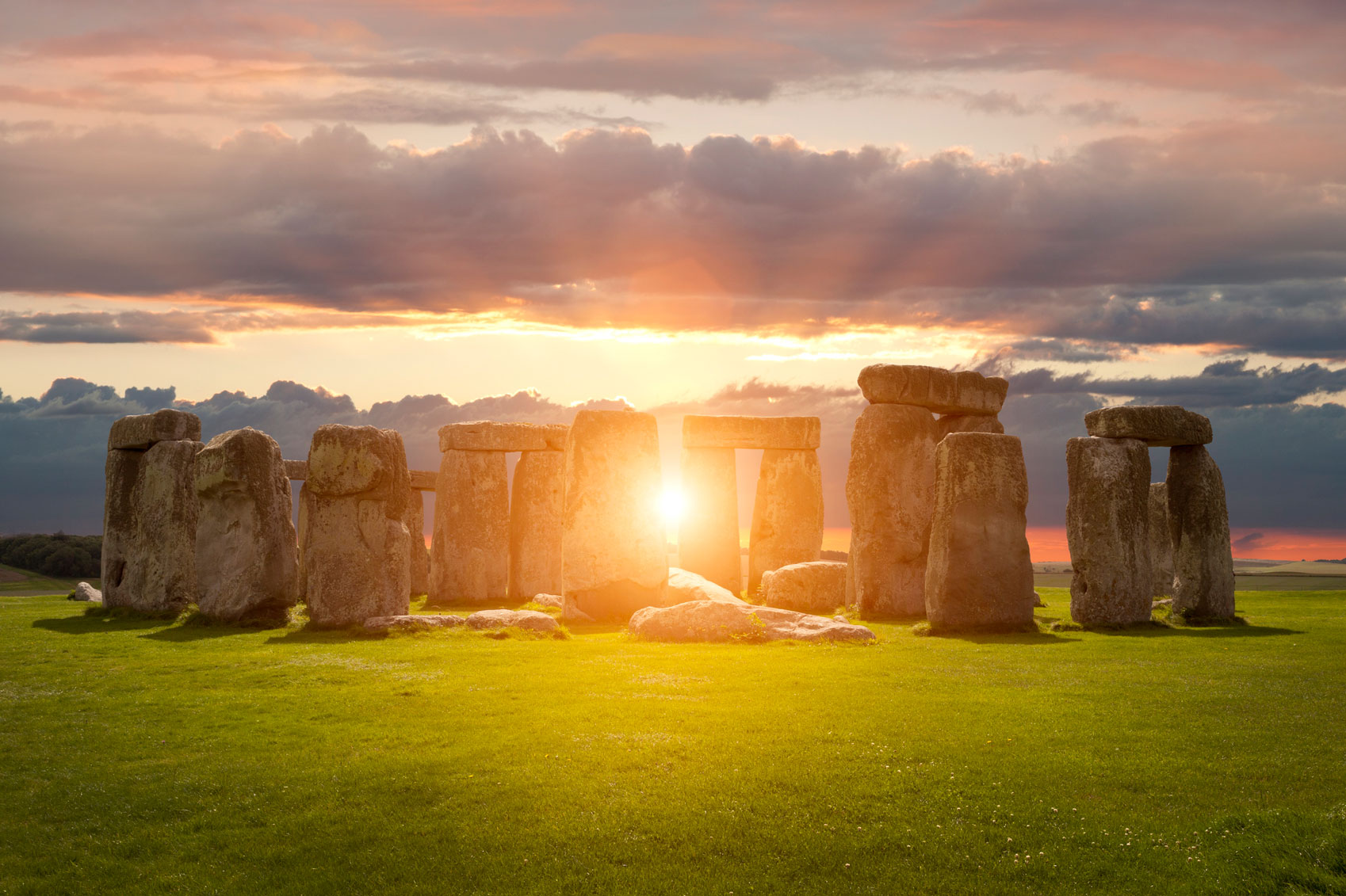 European landmarks Stonehenge-www.istockphoto.comgbphotostonehenge-gm491580658-75822975-AndyRoland