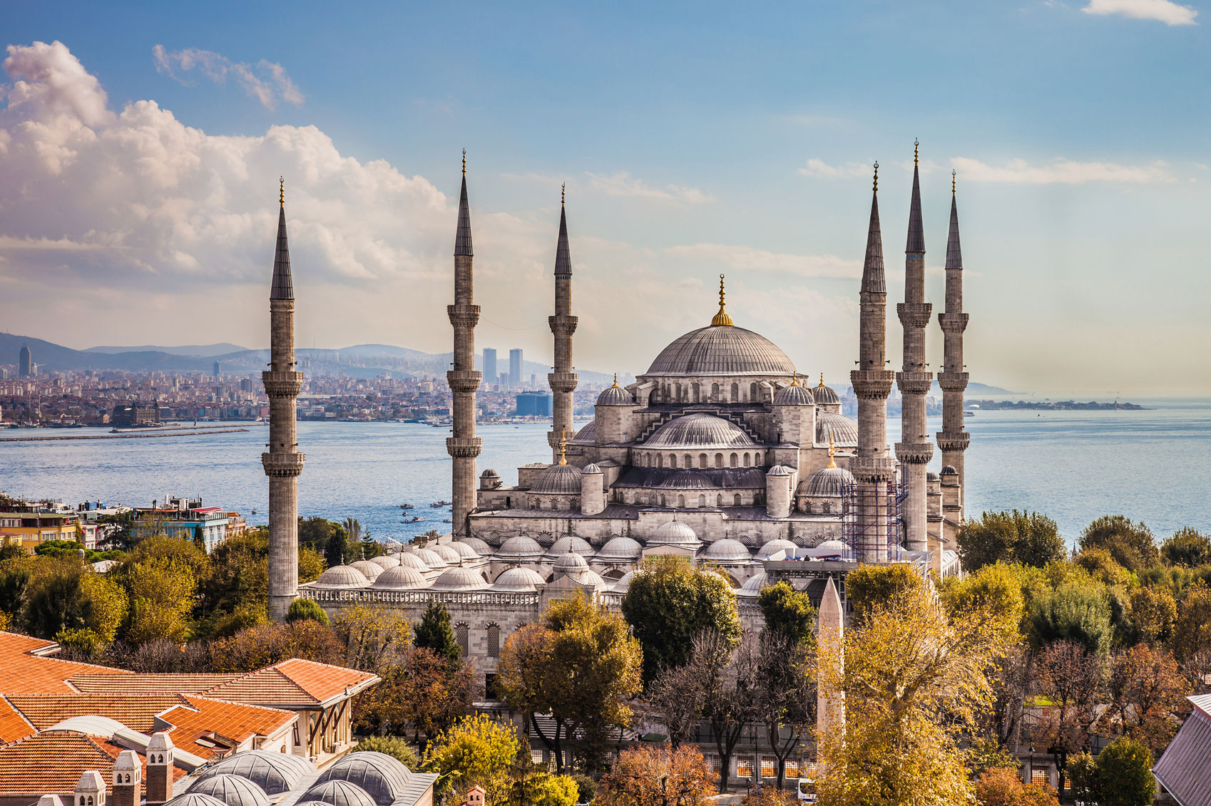 European landmarks Sultan-Ahmet-Camii-Instanbul-www.istockphoto.comgbphotosultan-ahmet-camii-blue-mosque-in-istanbul-gm521623763-50896438-LeoPatrizi