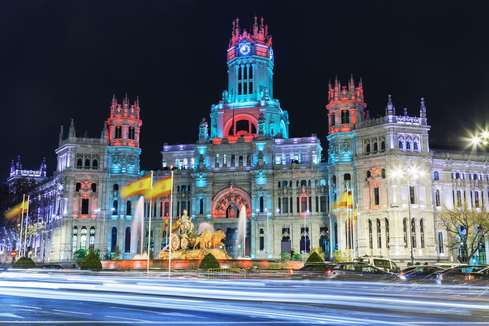 Visit Europe in Winter Madrid-christmas-www.istockphoto.comgbphotocibeles-square-at-christmas-madrid-spain-gm186106485-27544588-jOSEiGNACIOsOTO